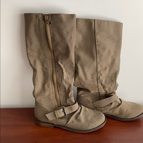 Tall boots - Picture 1 of 6